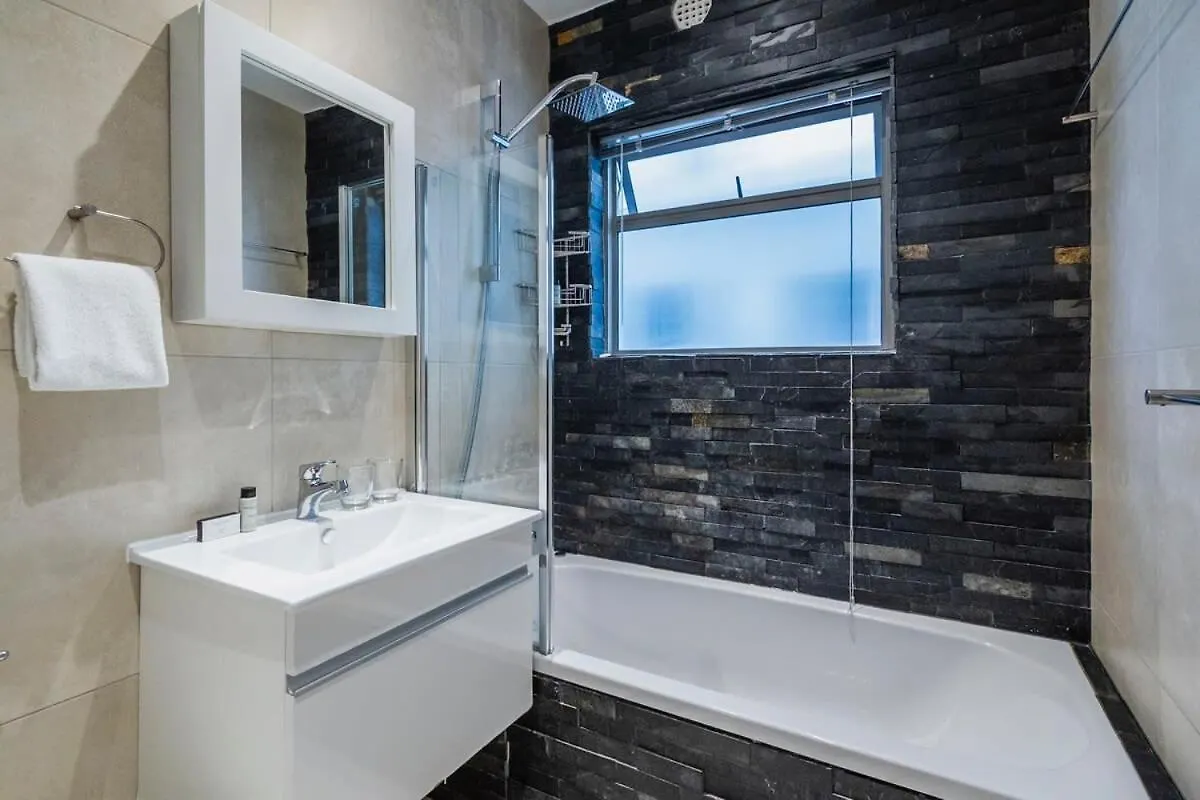 Charming Studio Apartment In Greenpoint Cape Town