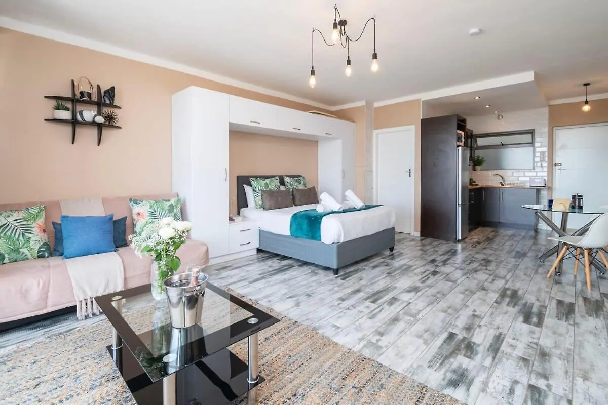 Charming Studio Apartment In Greenpoint Cape Town