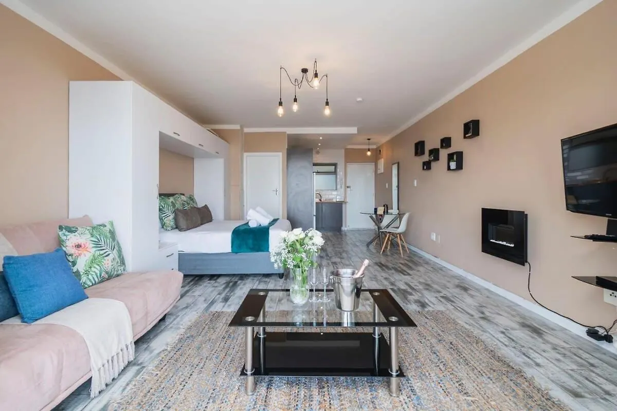 Charming Studio Apartment In Greenpoint Cape Town